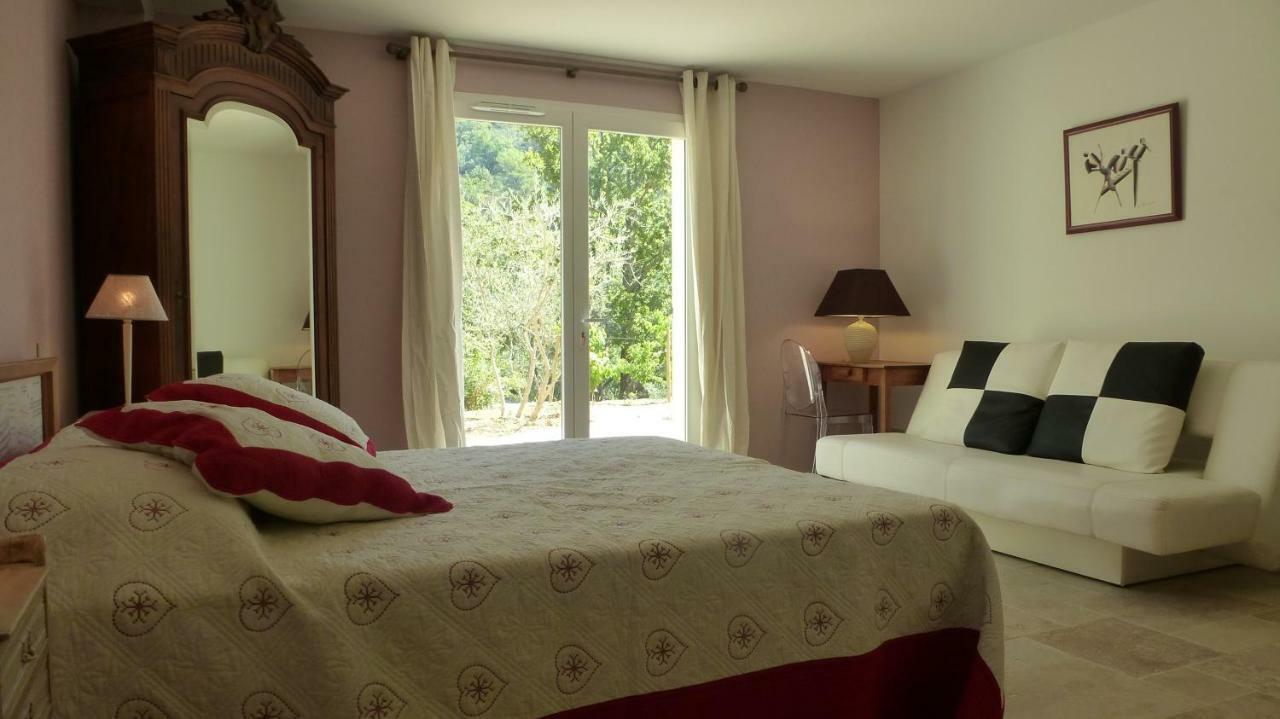 Le Vallon Des Oliviers Bed & Breakfast Montauroux Dış mekan fotoğraf